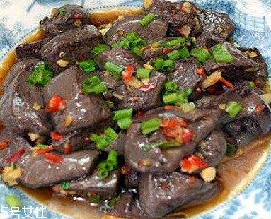 雞血的家常做法 酸辣雞血怎么做？