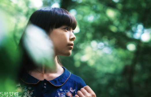 護膚時用手還是化妝棉好 護膚正確方法 護膚時用手還是化妝棉好 護膚正確方法