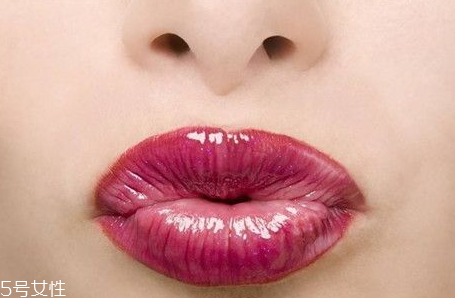 來(lái)姨媽可以涂口紅嗎 月經(jīng)期間可以涂口紅嗎 來(lái)姨媽可以涂口紅嗎 月經(jīng)期間可以涂口紅嗎