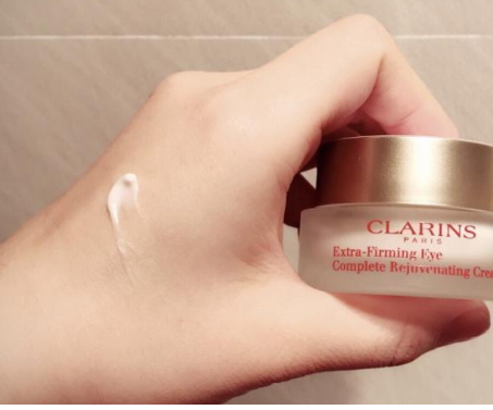 嬌韻詩(shī)眼霜和資生堂眼霜哪個(gè)好？嬌韻詩(shī)vs資生堂眼霜