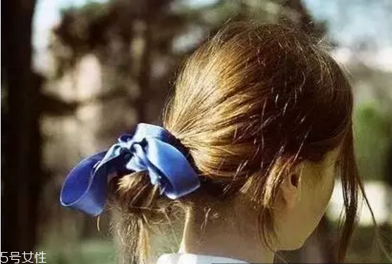 香蕉丸子頭怎么扎好看 香蕉丸子頭最快速簡單教程 香蕉丸子頭怎么扎好看 香蕉丸子頭最快速簡單教程