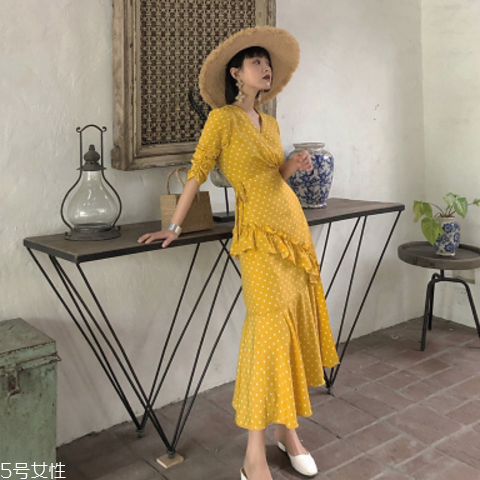 黃皮適合什么顏色裙子？什么顏色裙子適合黃皮女生？