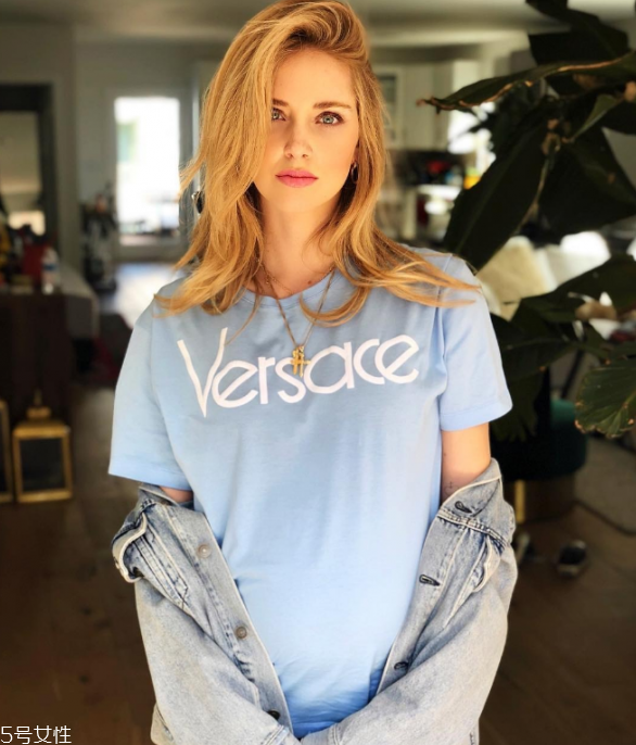 t恤裙怎么搭配鞋子 t恤裙搭配技巧 t恤裙怎么搭配鞋子 t恤裙搭配技巧