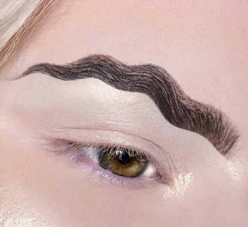 王菊波浪眉怎么畫 王菊同款波浪眉詳細(xì)畫法教程 王菊波浪眉怎么畫 王菊同款波浪眉詳細(xì)畫法教程