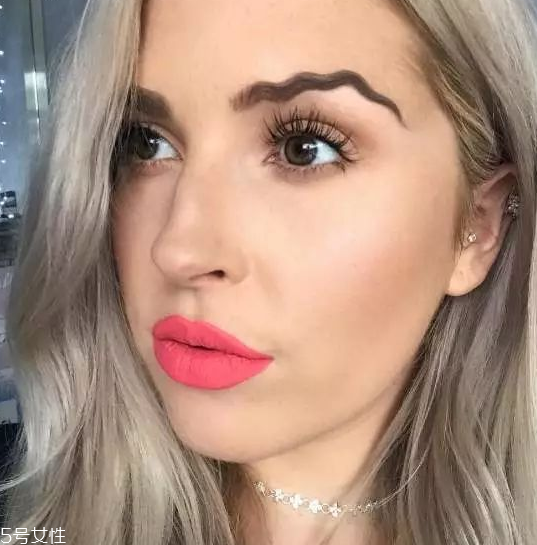 王菊波浪眉怎么畫 王菊同款波浪眉詳細(xì)畫法教程 王菊波浪眉怎么畫 王菊同款波浪眉詳細(xì)畫法教程