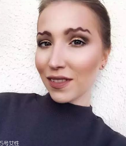 王菊波浪眉怎么畫 王菊同款波浪眉詳細(xì)畫法教程 王菊波浪眉怎么畫 王菊同款波浪眉詳細(xì)畫法教程