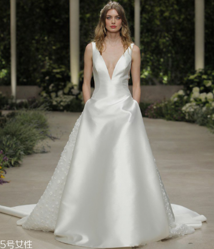 婚紗可以配涼鞋嗎？婚紗搭配涼鞋可以嗎？