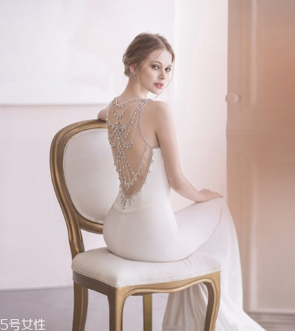 婚紗是男方買還是女方買？婚紗應(yīng)該哪一方買？