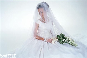 婚紗是男方買還是女方買？婚紗應(yīng)該哪一方買？