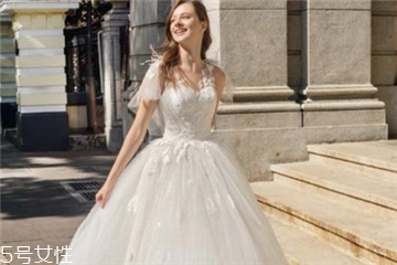 婚紗染色怎么洗白？婚紗染上紅色怎么辦？