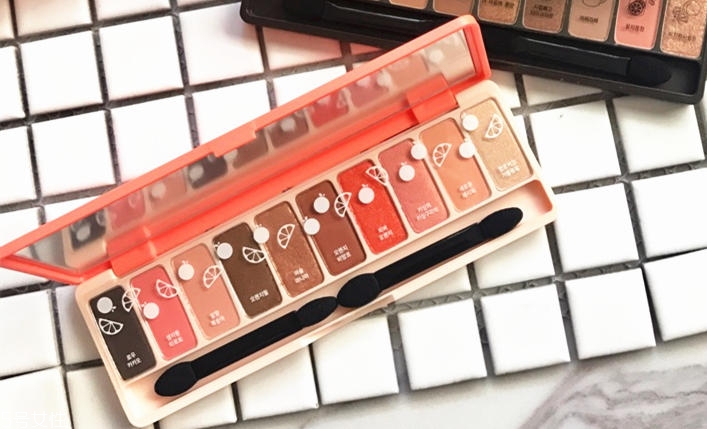 楓葉紅眼影哪個(gè)牌子好 8款熱門楓葉紅眼影盤點(diǎn) 楓葉紅眼影哪個(gè)牌子好 8款熱門楓葉紅眼影盤點(diǎn)