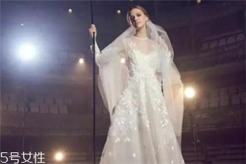 婚紗什么顏色好？婚紗買哪種顏色好？