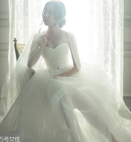 婚紗上的膠如何清洗？婚紗上有膠怎么洗？