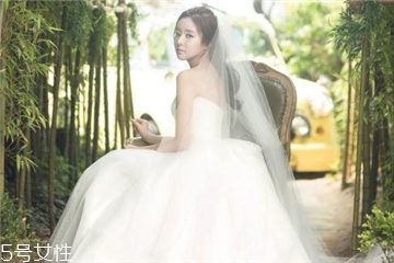 婚紗上的膠如何清洗？婚紗上有膠怎么洗？