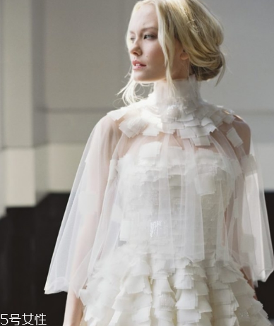 婚紗上面的機(jī)油怎么洗？婚紗沾上機(jī)油用什么洗？