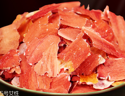 花生衣適合女生喝嗎？女生吃花生衣有什么好處？