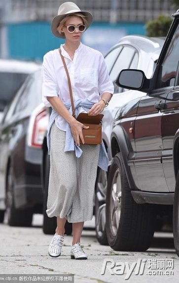 女生白襯衫配什么褲子 內行人才懂得穿搭 女生白襯衫配什么褲子 內行人才懂得穿搭