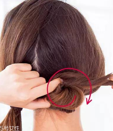 低發(fā)髻怎么盤(pán)發(fā)好看 洋氣不老氣的低發(fā)髻盤(pán)發(fā) 低發(fā)髻怎么盤(pán)發(fā)好看 洋氣不老氣的低發(fā)髻盤(pán)發(fā)