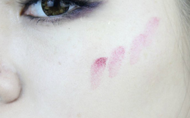 先涂口紅還是先涂唇蜜比較好 先涂口紅還是先涂唇蜜比較好