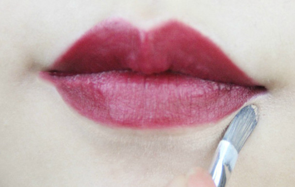 先涂口紅還是先涂唇蜜比較好 先涂口紅還是先涂唇蜜比較好