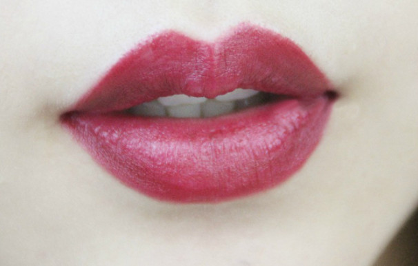 先涂口紅還是先涂唇蜜比較好 先涂口紅還是先涂唇蜜比較好