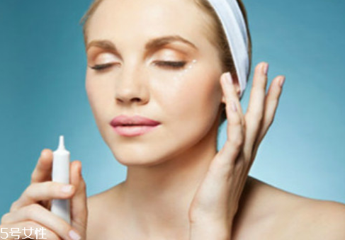 眼霜怎么涂？怎么涂眼霜手法