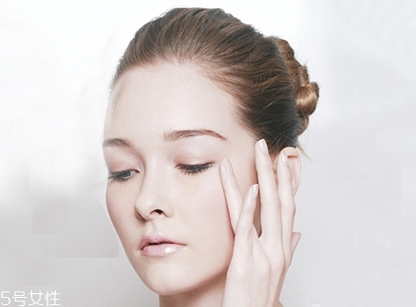 眼霜為什么會(huì)搓泥？眼霜搓泥的原因