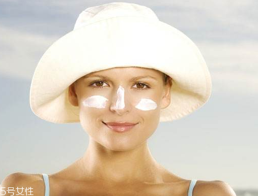 防曬霜對皮膚有傷害嗎？每天用防曬霜傷皮膚嗎？