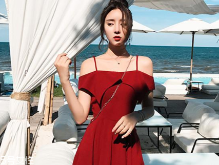 夏天穿什么顏色連衣裙好？夏天適合什么顏色連衣裙？