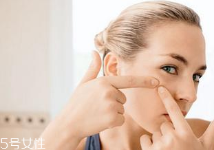 臉癢是怎么回事 臉癢起小疙瘩怎么回事 臉癢是怎么回事 臉癢起小疙瘩怎么回事