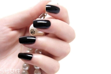 甲油膠會(huì)干嗎 甲油膠能自然干嗎 甲油膠會(huì)干嗎 甲油膠能自然干嗎