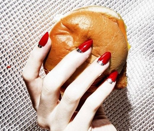 甲油膠會(huì)干嗎 甲油膠能自然干嗎 甲油膠會(huì)干嗎 甲油膠能自然干嗎