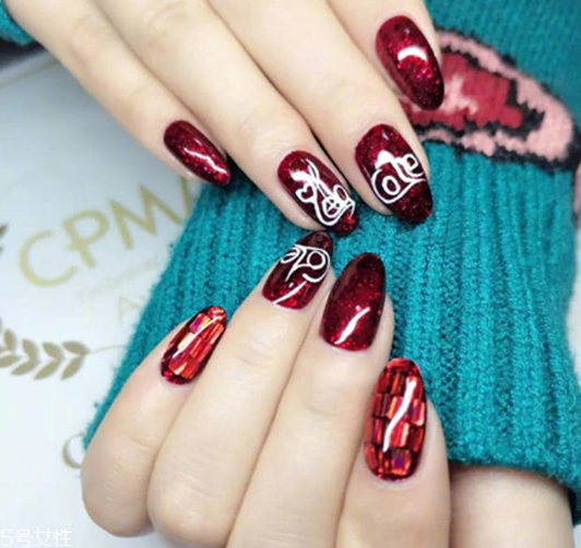 甲油膠起翹怎么補救 甲油膠起翹怎么辦 甲油膠起翹怎么補救 甲油膠起翹怎么辦