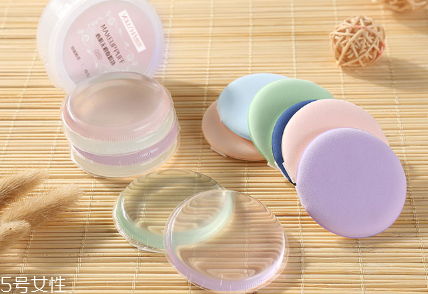 硅膠粉撲的膜要撕?jiǎn)?硅膠粉撲的膜怎么撕 硅膠粉撲的膜要撕?jiǎn)?硅膠粉撲的膜怎么撕