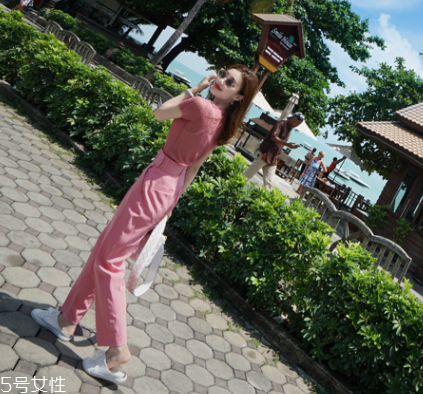 女裝粉色怎么搭配？粉色女裝搭配圖片