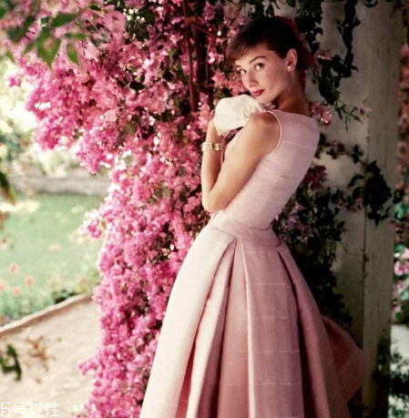 女裝粉色怎么搭配？粉色女裝搭配圖片