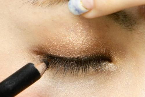 眼影不上色怎么回事 5大眼妝問題解法 眼影不上色怎么回事 5大眼妝問題解法