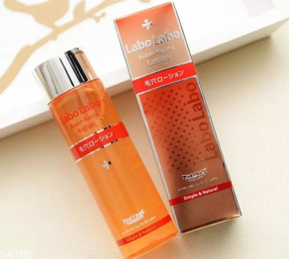 夏天適合用什么護(hù)膚品 夏天適合的護(hù)膚品 夏天適合用什么護(hù)膚品 夏天適合的護(hù)膚品