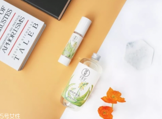 夏天適合用什么護(hù)膚品 夏天適合的護(hù)膚品 夏天適合用什么護(hù)膚品 夏天適合的護(hù)膚品