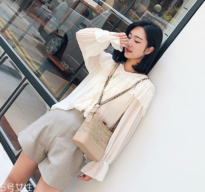 女生夏天背什么包？女生夏季包包搭配圖片