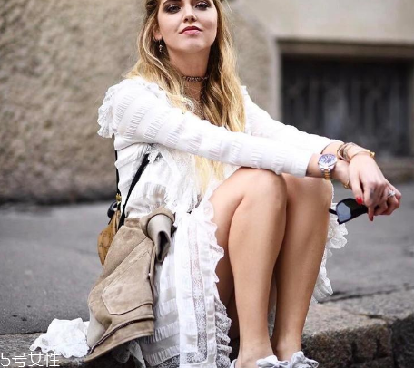 雙肩包配什么衣服好看？雙肩包搭配圖片