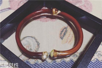 雞血藤手鐲可以碰水嗎？雞血藤手鐲沾水好嗎？