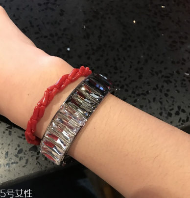 紅珊瑚手鏈真假鑒別 怎樣辨別紅珊瑚手鏈的真假？