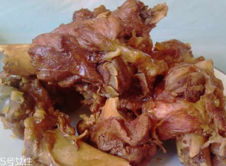 鹿肉和牛肉哪個(gè)好？鹿肉和牛肉哪個(gè)好吃些？