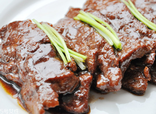 鹿肉和牛肉哪個(gè)好？鹿肉和牛肉哪個(gè)好吃些？