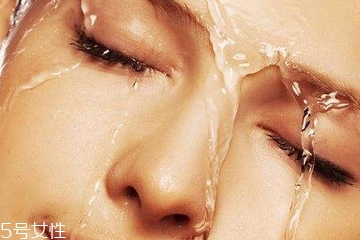 化妝水是什么？化妝水是什么時候用的？