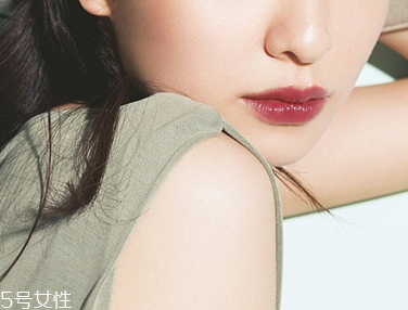 口紅弄到墻上怎么去掉？墻上口紅印怎么去掉？