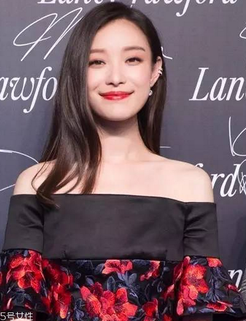 一字領(lǐng)適合胸大的人嗎 一字領(lǐng)適合什么發(fā)型 一字領(lǐng)適合胸大的人嗎 一字領(lǐng)適合什么發(fā)型