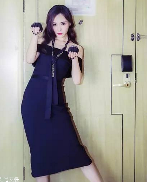 一字領(lǐng)適合胸大的人嗎 一字領(lǐng)適合什么發(fā)型 一字領(lǐng)適合胸大的人嗎 一字領(lǐng)適合什么發(fā)型