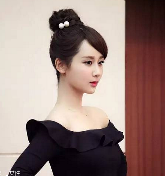 一字領(lǐng)適合胸大的人嗎 一字領(lǐng)適合什么發(fā)型 一字領(lǐng)適合胸大的人嗎 一字領(lǐng)適合什么發(fā)型